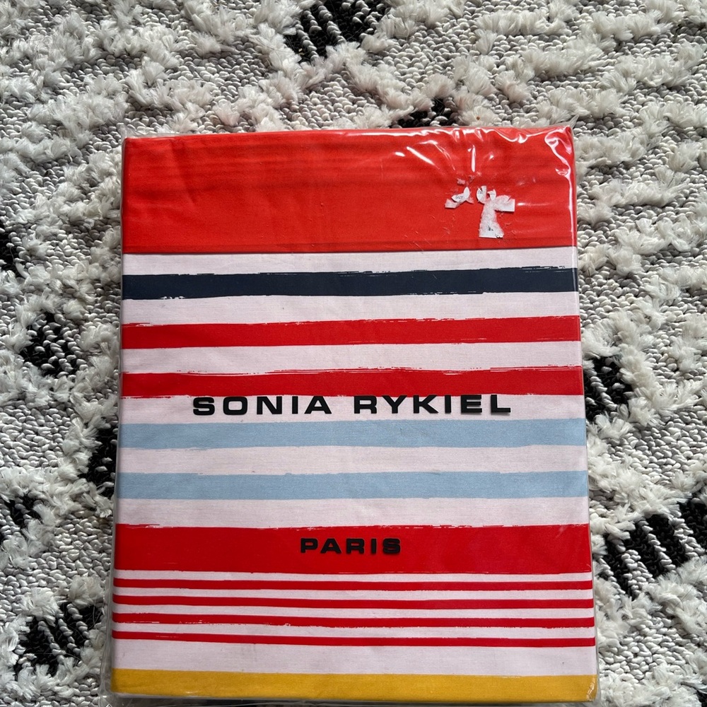 Brand new Sonia rykiel duvet cover set. Queen size 100% cotton made in France.